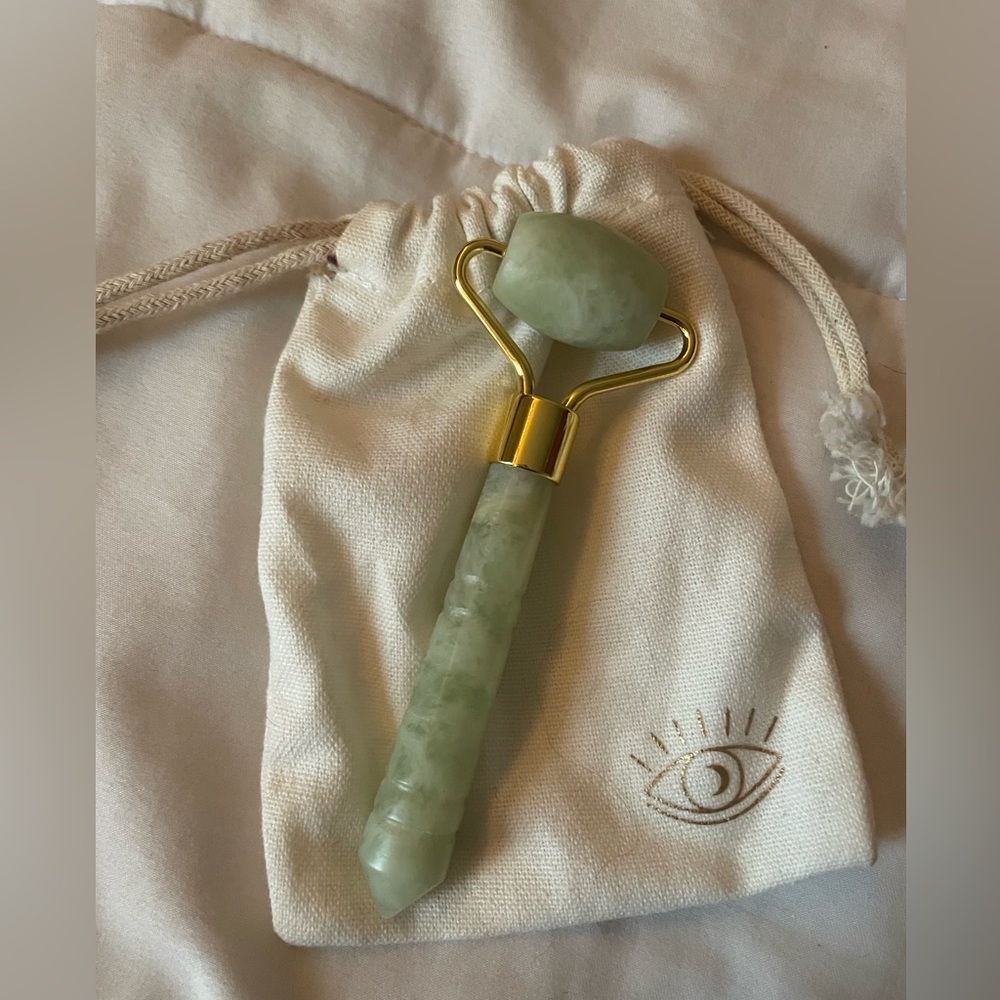 Jade face roller